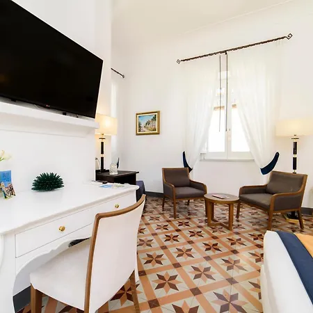 לינה וארוחת בוקר Luxury House