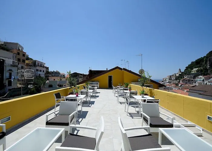 Luxury House לינה וארוחת בוקר 4*