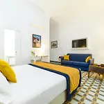 לינה וארוחת בוקר Luxury House 4*