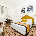 Luxury House לינה וארוחת בוקר 4*