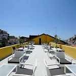 Luxury House לינה וארוחת בוקר 4*